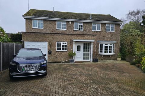 4 bedroom detached house for sale, The Shaws, Welwyn Garden City, AL7