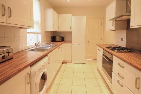 6 bedroom maisonette to rent, Myrtle Grove, Jesmond