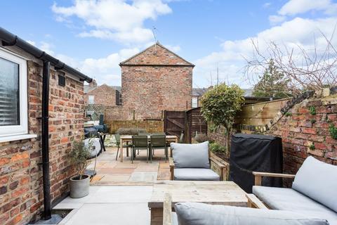 3 bedroom terraced house for sale, Vyner Street, York, YO31