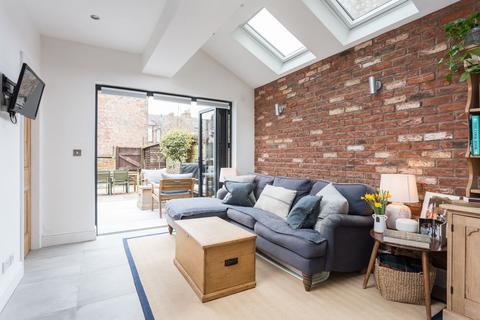 3 bedroom terraced house for sale, Vyner Street, York, YO31