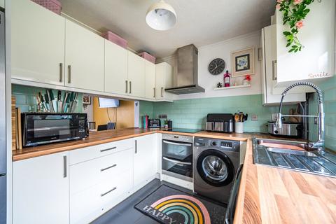 30 Bampton Avenue, Chard, TA20 1DS
