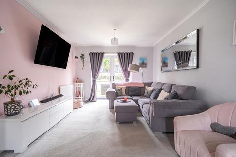 30 Bampton Avenue, Chard, TA20 1DS
