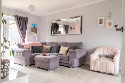 30 Bampton Avenue, Chard, TA20 1DS