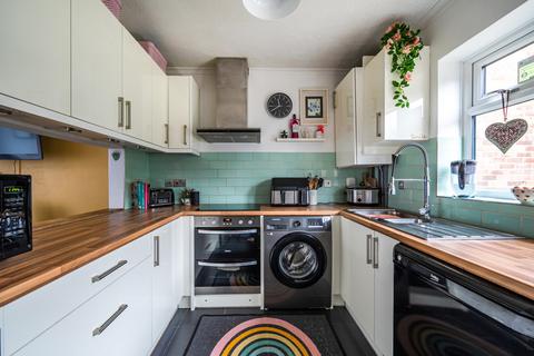 30 Bampton Avenue, Chard, TA20 1DS
