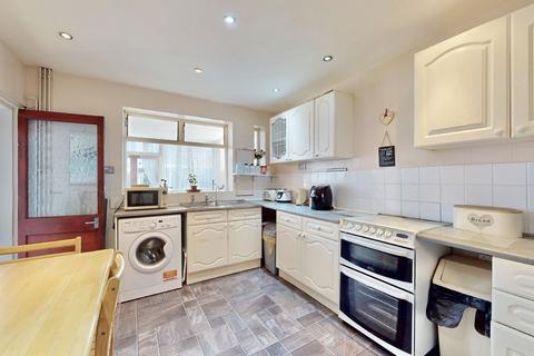 3 bedroom end of terrace house for sale, Bennetts Castle Lane, Dagenham RM8