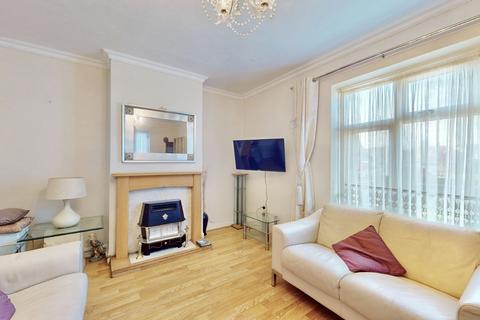 3 bedroom end of terrace house for sale, Bennetts Castle Lane, Dagenham RM8