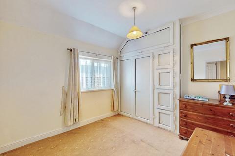 3 bedroom end of terrace house for sale, Bennetts Castle Lane, Dagenham RM8