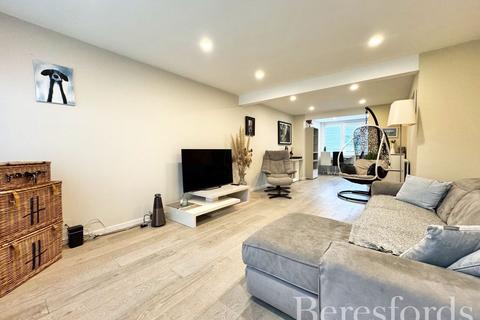 6 Hedingham Road, Hornchurch, RM11 3QA
