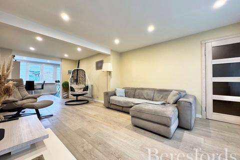 6 Hedingham Road, Hornchurch, RM11 3QA