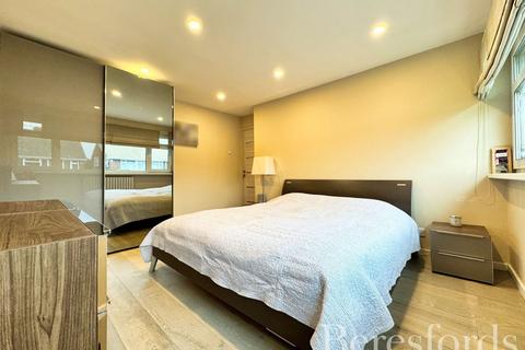 6 Hedingham Road, Hornchurch, RM11 3QA