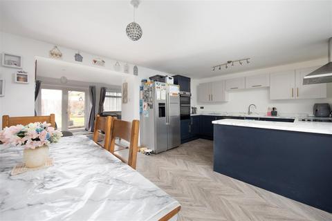 4 Church Fields, Upper Studley, Trowbridge, BA14 0EJ