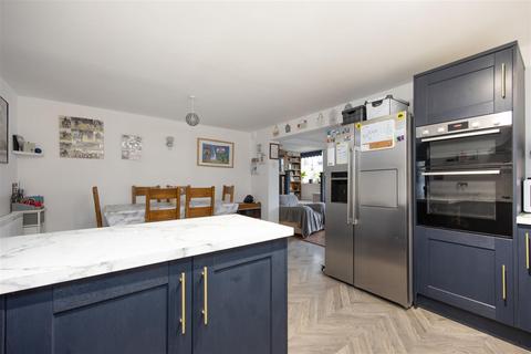 4 Church Fields, Upper Studley, Trowbridge, BA14 0EJ