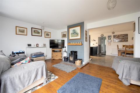 4 Church Fields, Upper Studley, Trowbridge, BA14 0EJ