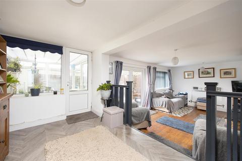 4 Church Fields, Upper Studley, Trowbridge, BA14 0EJ