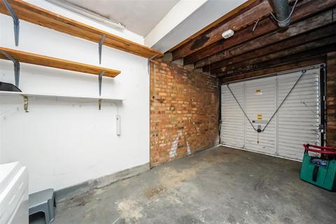 37 Richmond Road, Chingford, London, E4 7BN