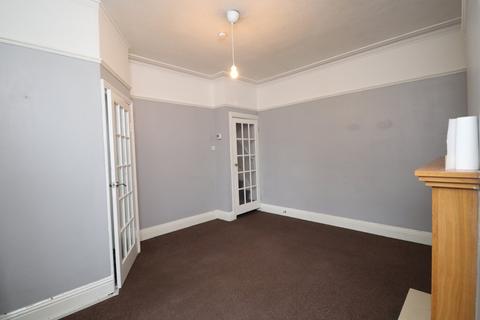 2 bedroom end of terrace house to rent, Rosemont Grove, Bramley, Leeds, LS13