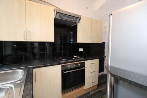 2 bedroom end of terrace house to rent, Rosemont Grove, Bramley, Leeds, LS13