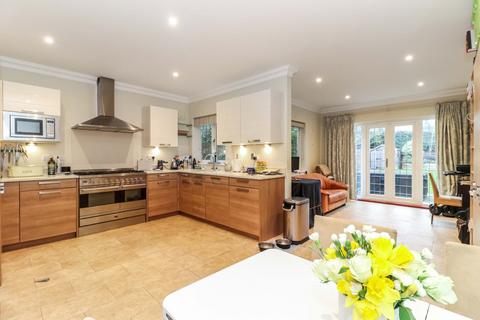 3 bedroom semi-detached house for sale, Warwick Road, Beaconsfield, HP9