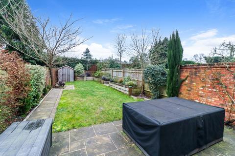 3 bedroom semi-detached house for sale, Warwick Road, Beaconsfield, HP9