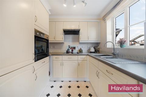 2 bedroom flat for sale, Green Lanes, London