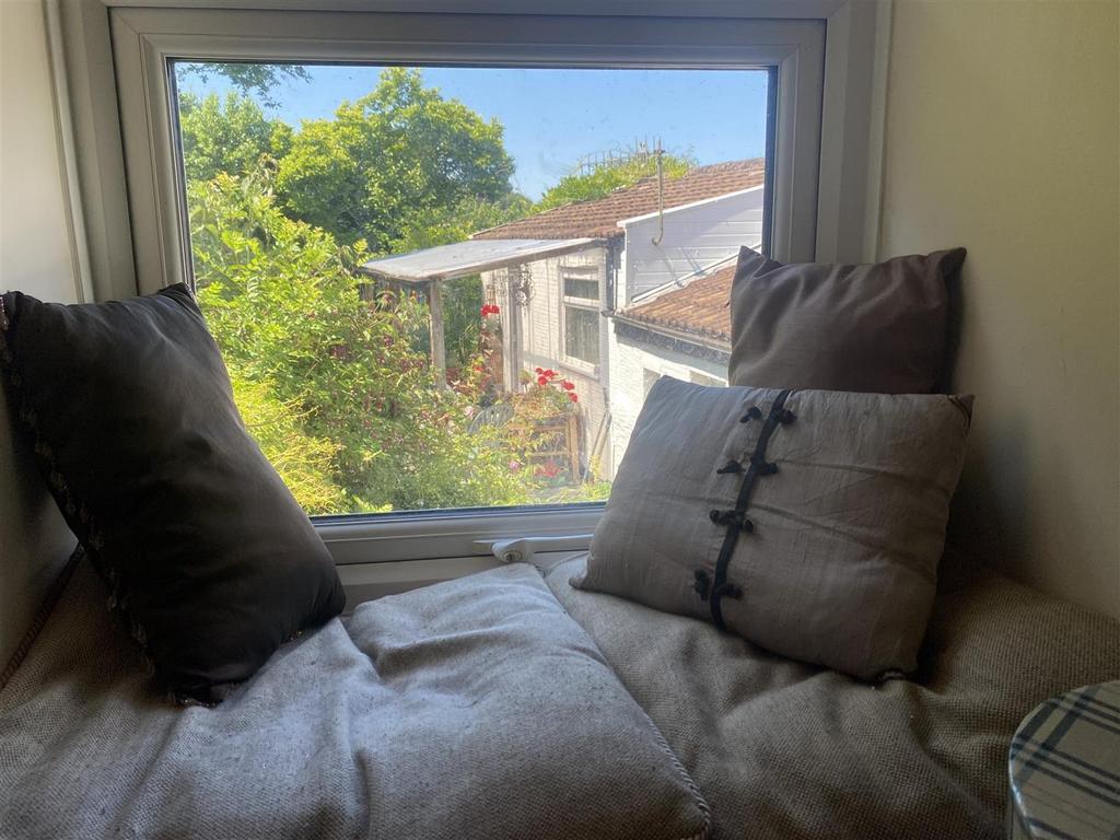 V6t5-TW7 REq IQya XZMckuw.jpg