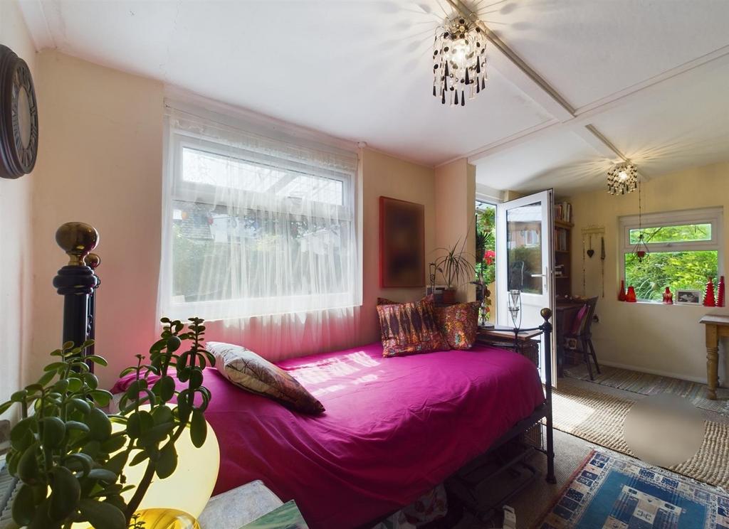 CAM01381 G0-PR0133-STILL009.jpg