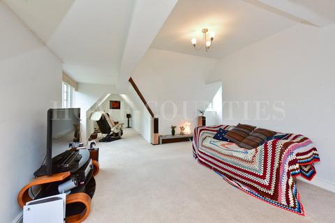 2 bedroom penthouse for sale, Mutton Lane, Potters Bar, EN6