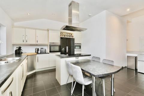 59 Crawshaw Grove, Sheffield, S8 7EA