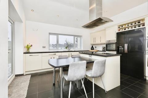 59 Crawshaw Grove, Sheffield, S8 7EA