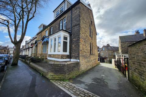 5 bedroom end of terrace house for sale, Hartman Place, BD9 5DN