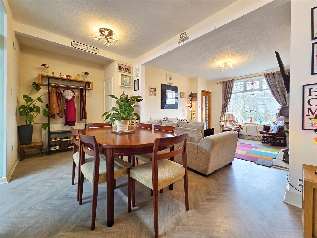 Dining Room &amp; Lounge