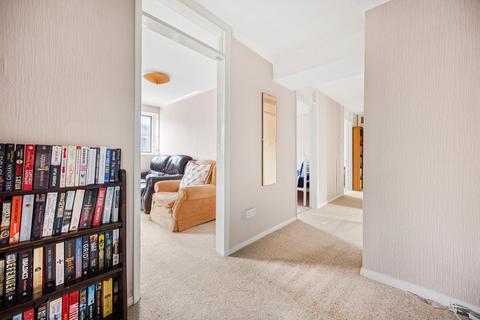 24 Abbey House, Cirencester, GL7 2QU