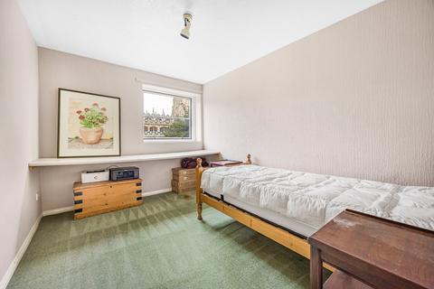 24 Abbey House, Cirencester, GL7 2QU