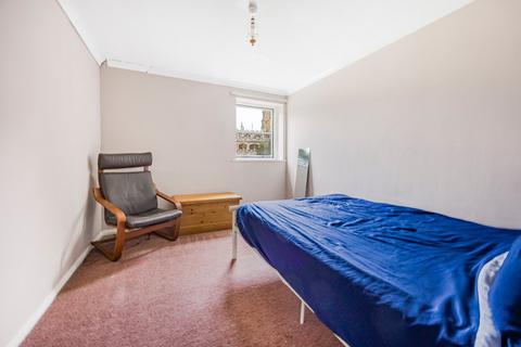 24 Abbey House, Cirencester, GL7 2QU