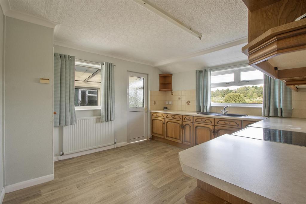 Kitchen 1.jpg