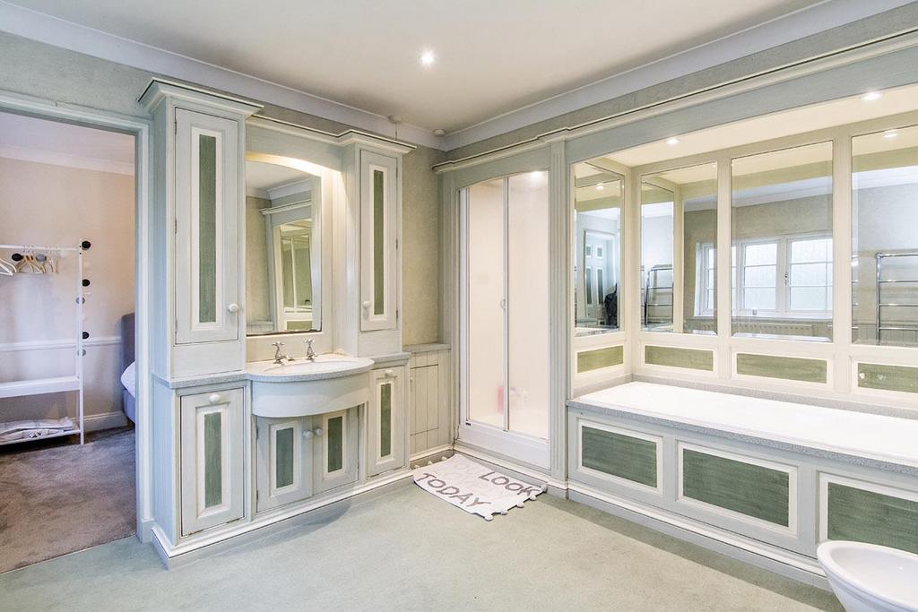 Jack &amp; Jill Bathroom