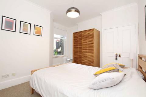 1 bedroom flat to rent, Askew Road, London W12