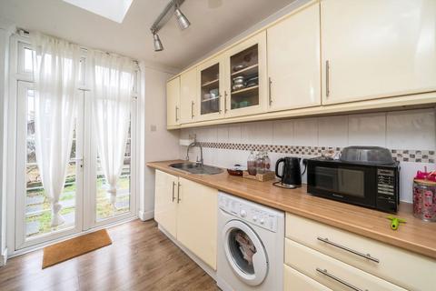 2 bedroom flat to rent, Woodfield Road, London W5