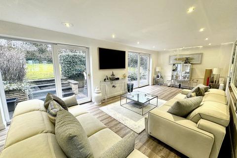 undefined, Sergeants Lane, Whitefield, M45