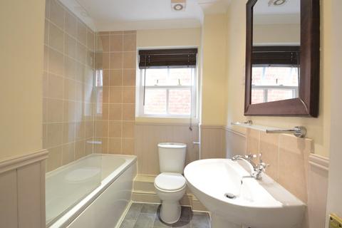 3 bedroom end of terrace house to rent, Hadley Place, WEYBRIDGE, KT13