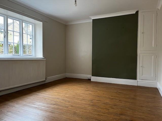 Dining room (002).jpg