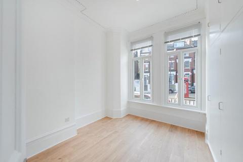 1 bedroom apartment to rent, Primrose Gardens, Belsize Park, NW3