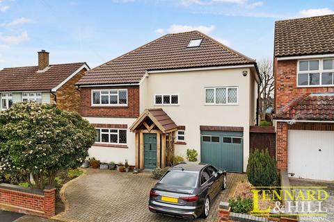 5 bedroom detached house for sale, Woodward Close, Grays RM17