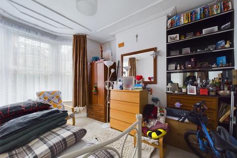 2 bedroom flat for sale, Gloucester Road, Tottenham