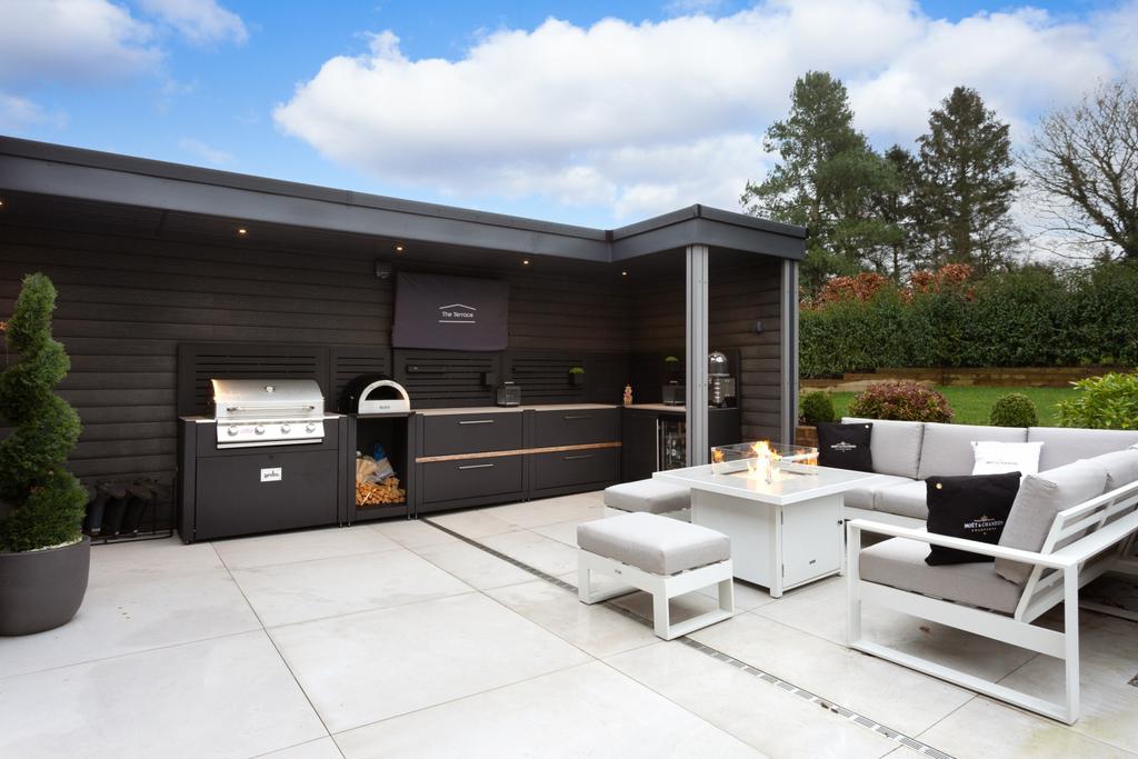 Outdoor Kitchen