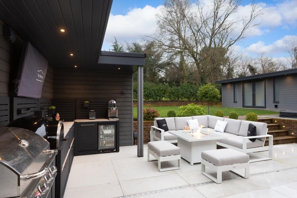 Outdoor Kitchen