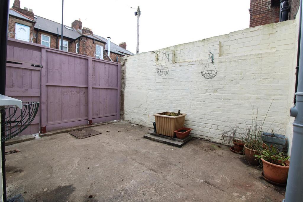 L.yard.JPG