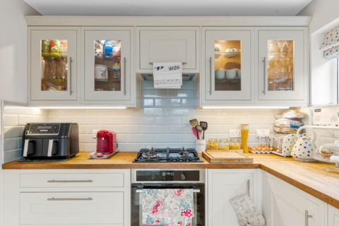 61 Jasmin Road, Epsom, KT19 9DY