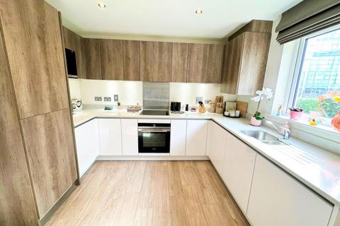 2 bedroom apartment to rent, Addlestone, Surrey, KT15