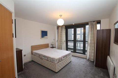 2 bedroom apartment to rent, Queens Court, HU1